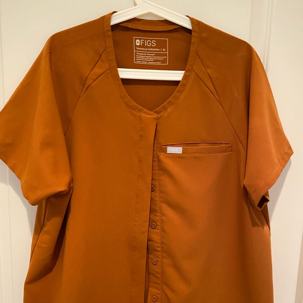 Figs Atlantic Fall scrub top